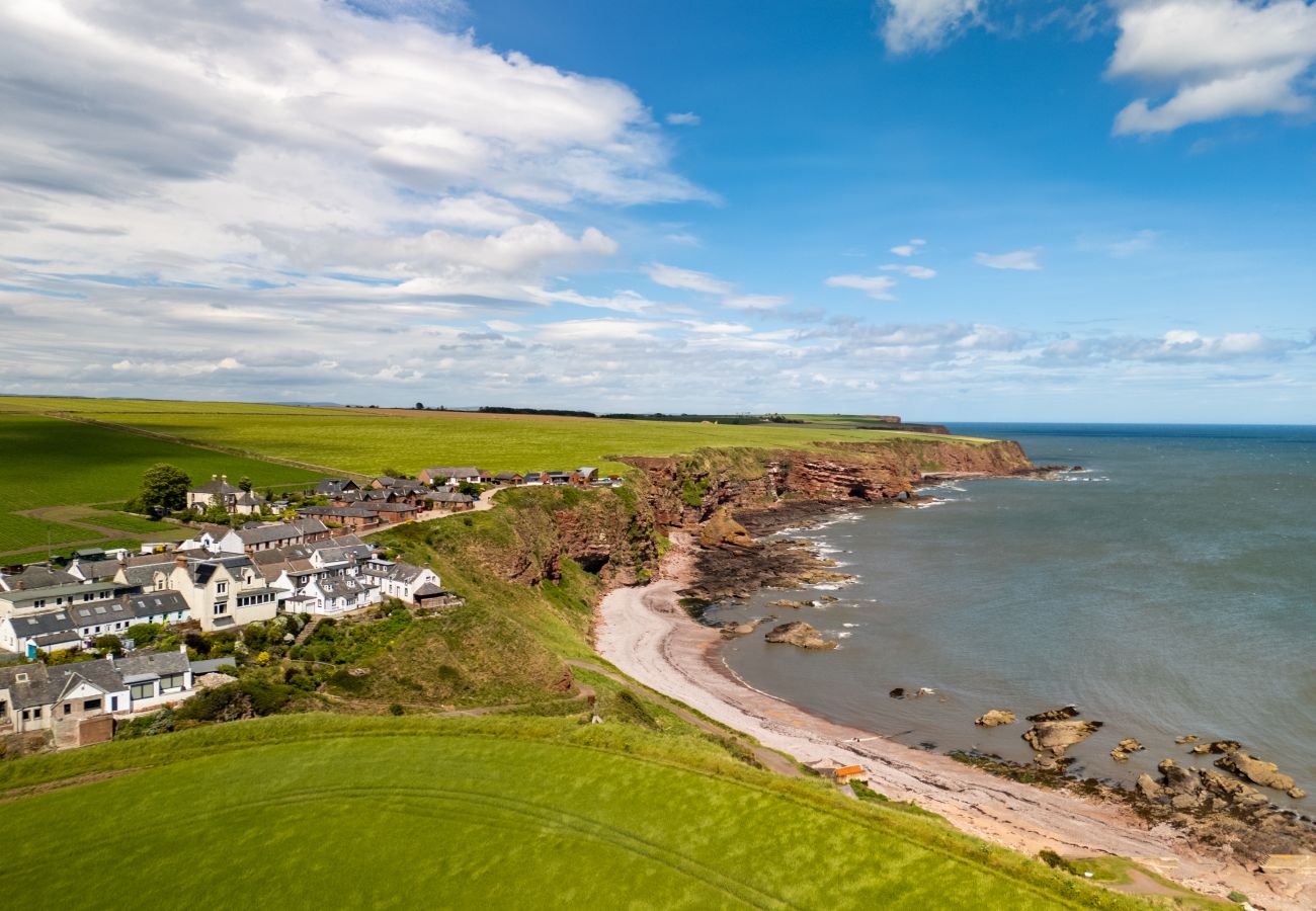 Cottage in Arbroath - Clifftop Cottage