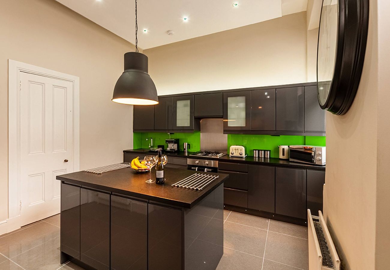 Terraced House in Dundee - Nelson Manor