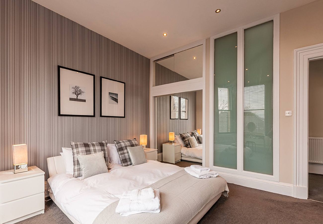 Terraced House in Dundee - Nelson Manor