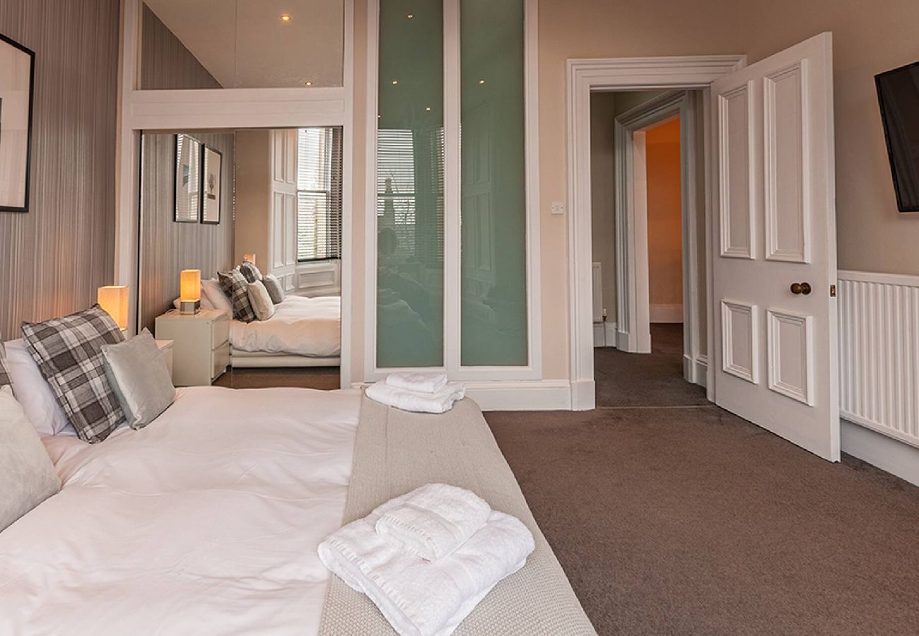 Terraced House in Dundee - Nelson Manor