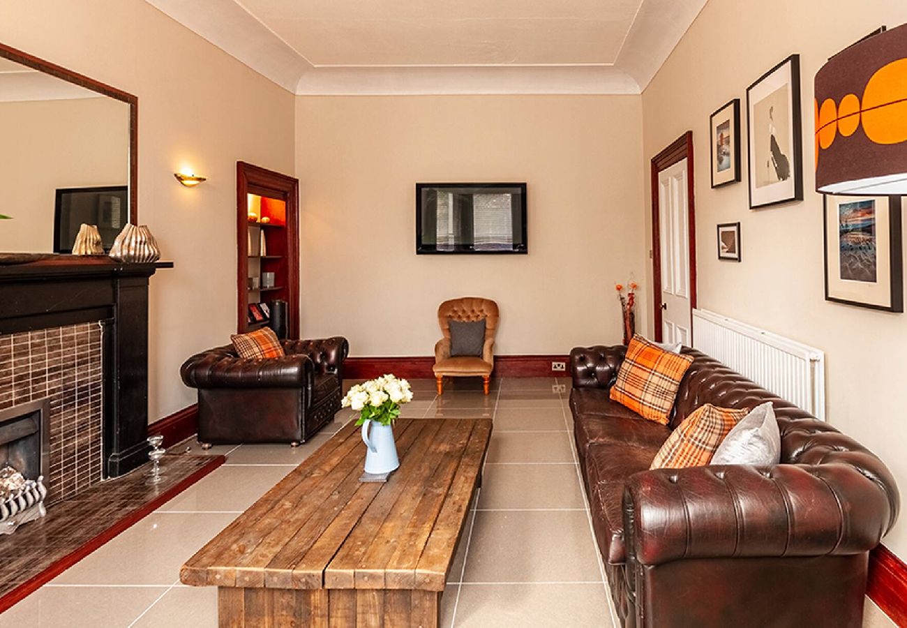 Terraced House in Dundee - Nelson Manor