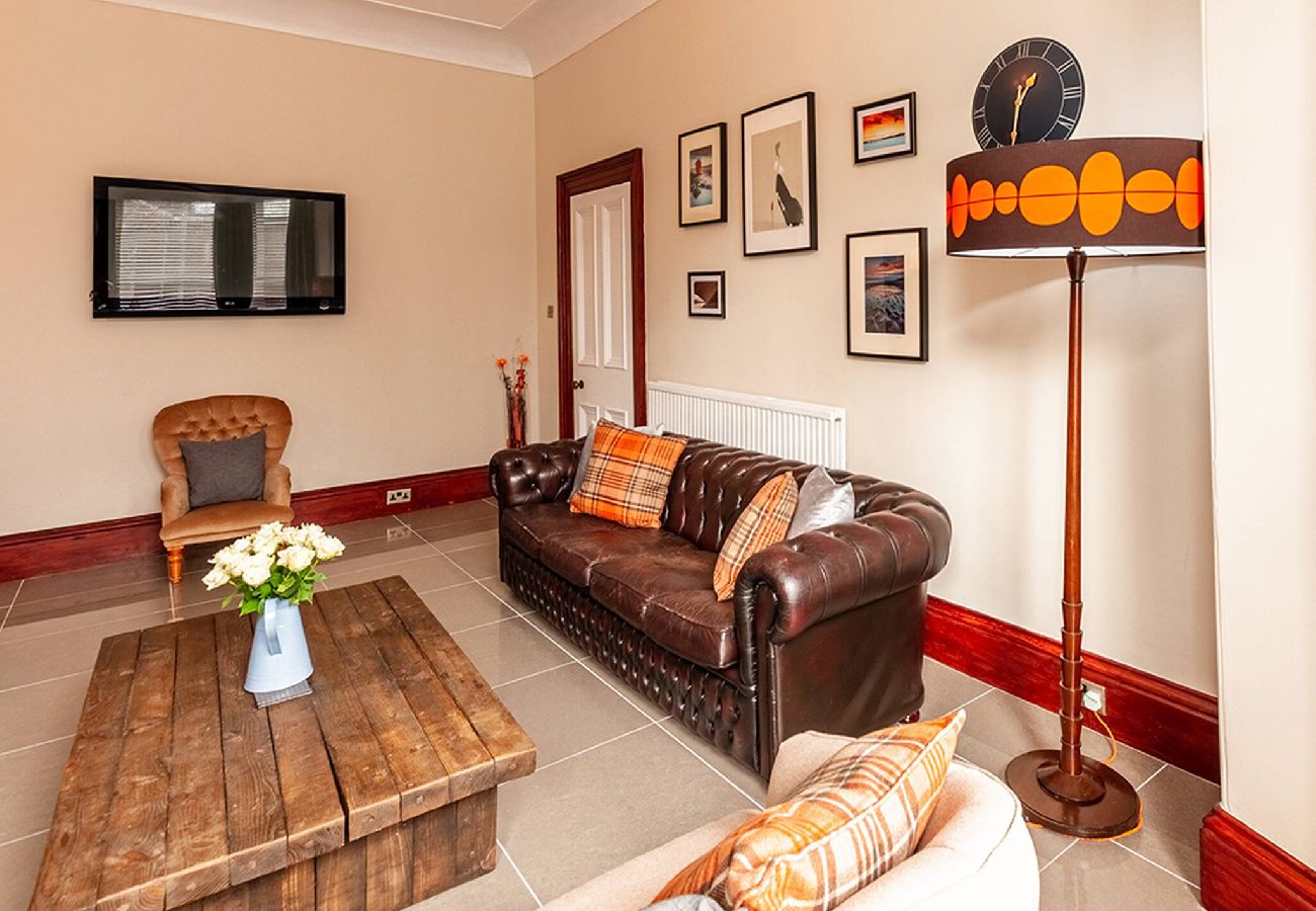 Terraced House in Dundee - Nelson Manor
