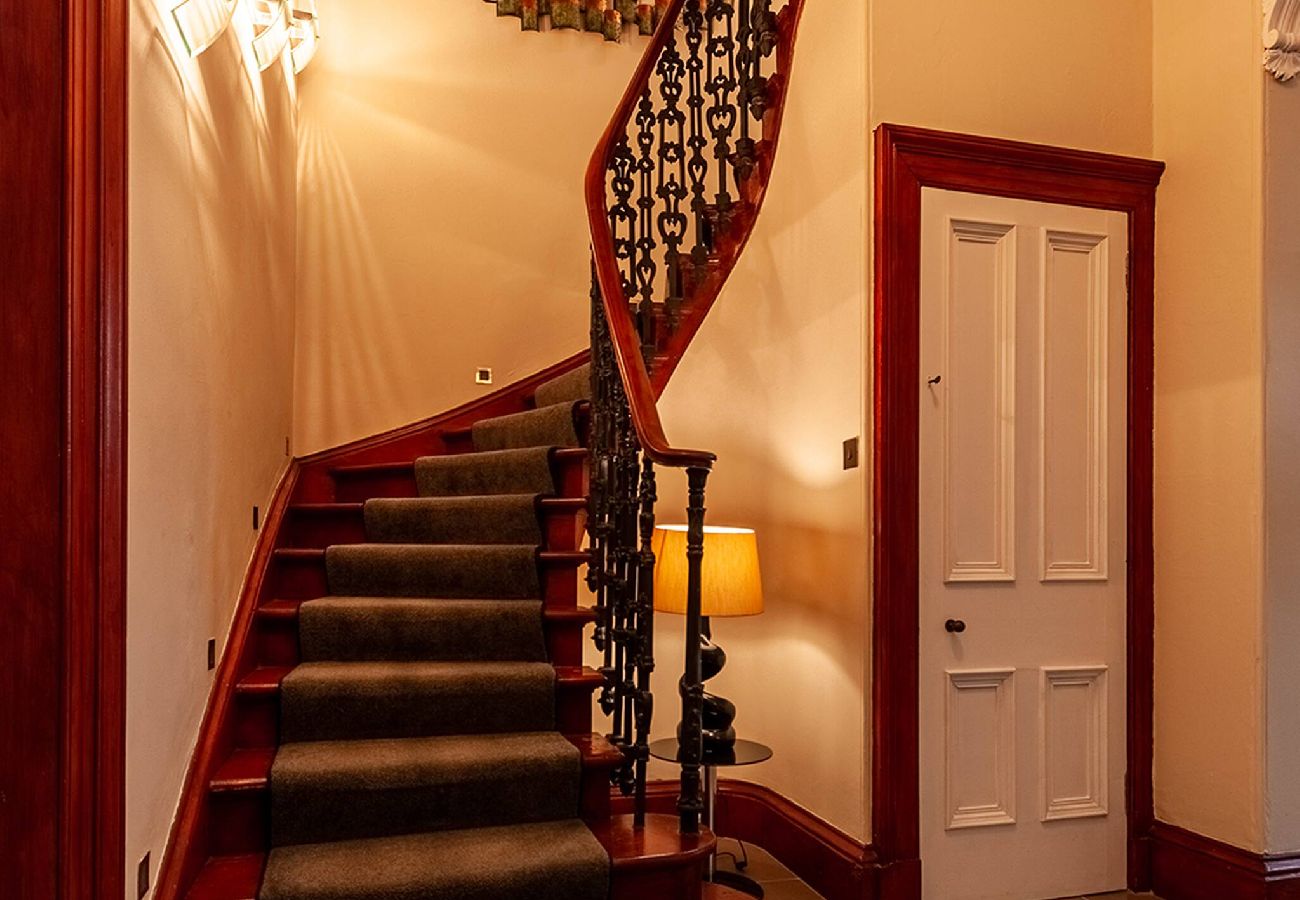 Terraced House in Dundee - Nelson Manor