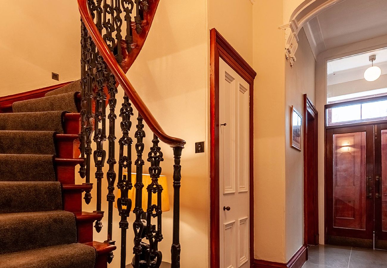 Terraced House in Dundee - Nelson Manor