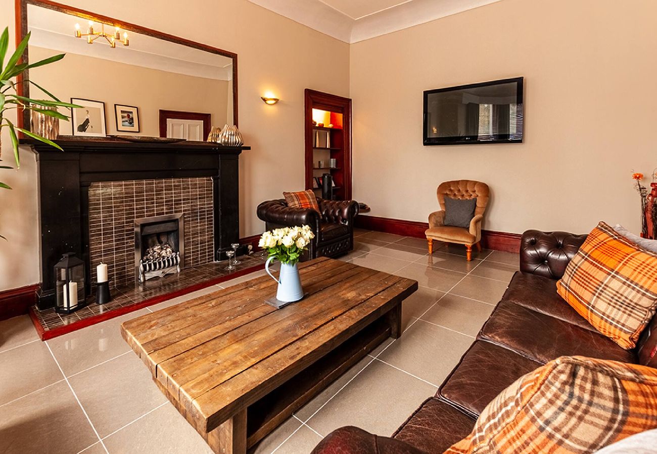 Terraced House in Dundee - Nelson Manor