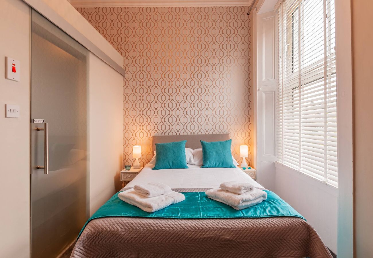 Terraced House in Dundee - Nelson Manor