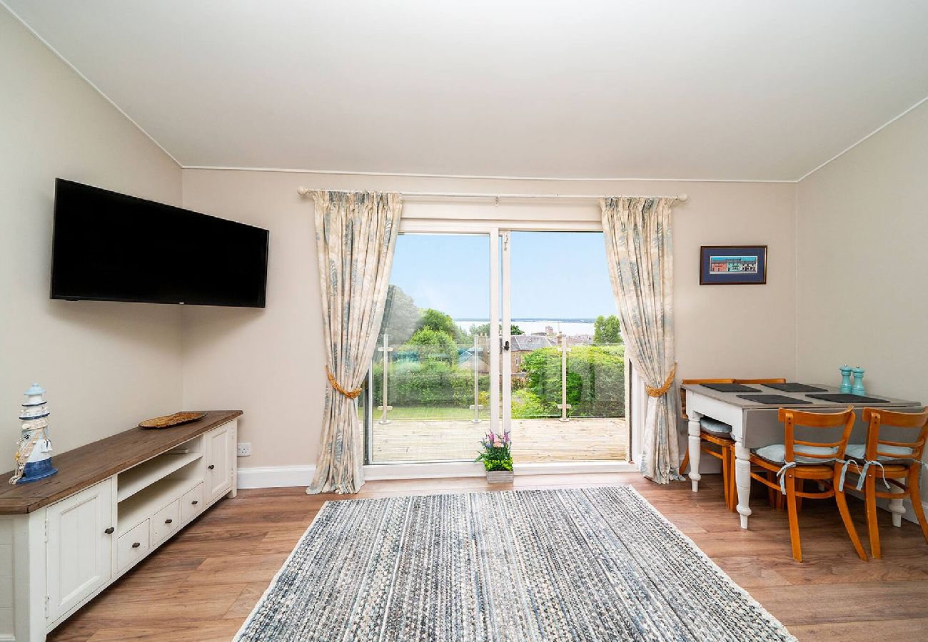 House in Broughty Ferry - FerryView Cottage
