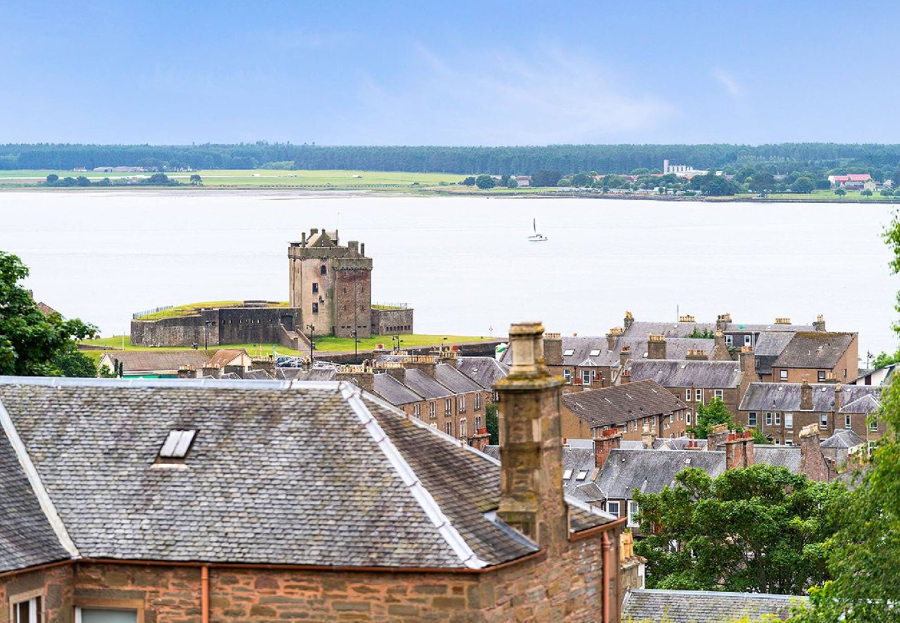 House in Broughty Ferry - FerryView Cottage