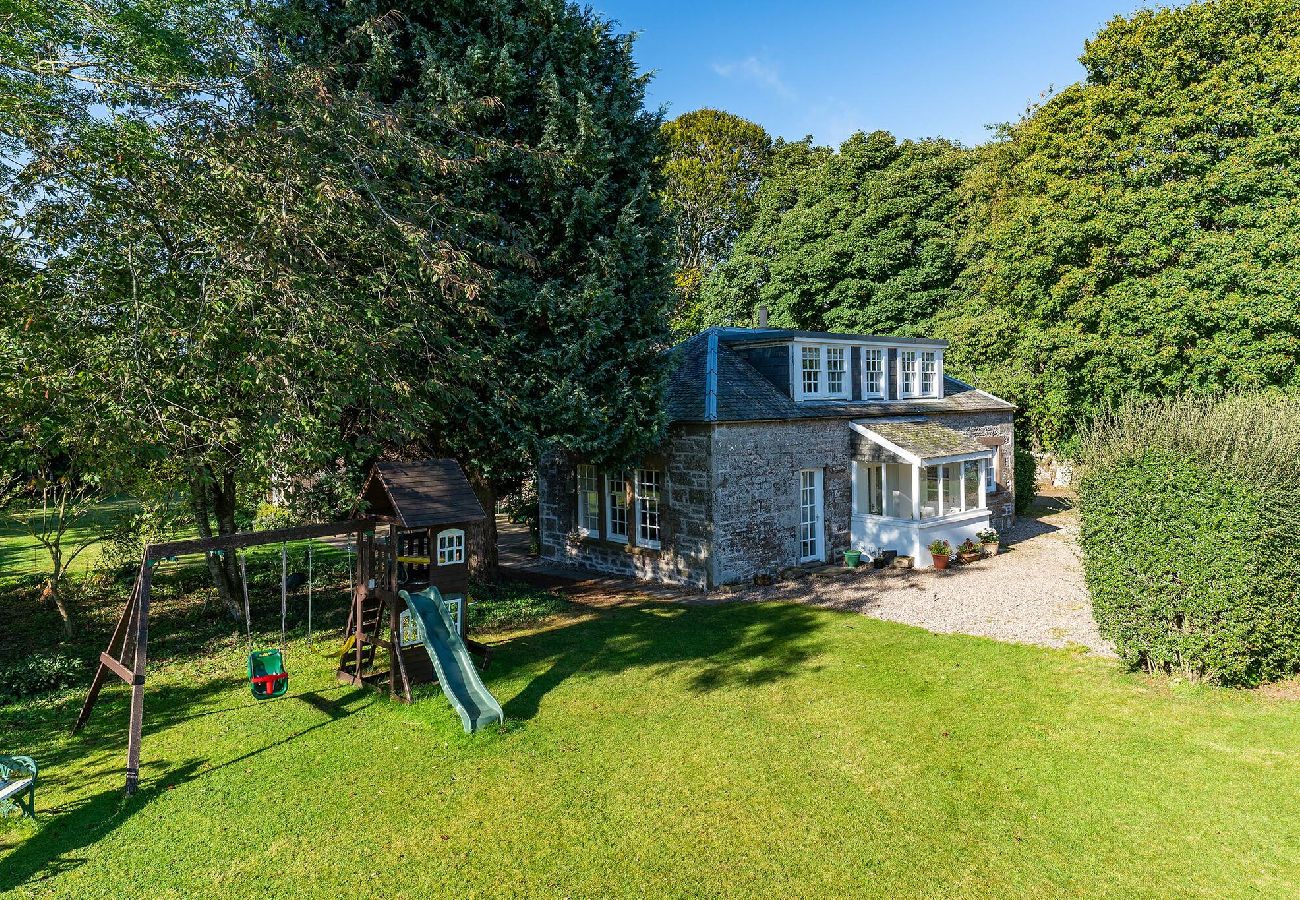 House in Eassie - Kirkgate Cottage