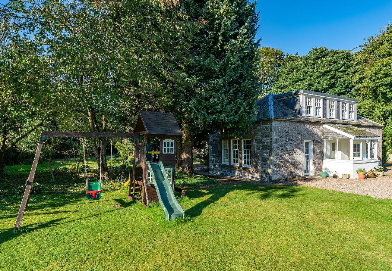 House in Eassie - Kirkgate Cottage