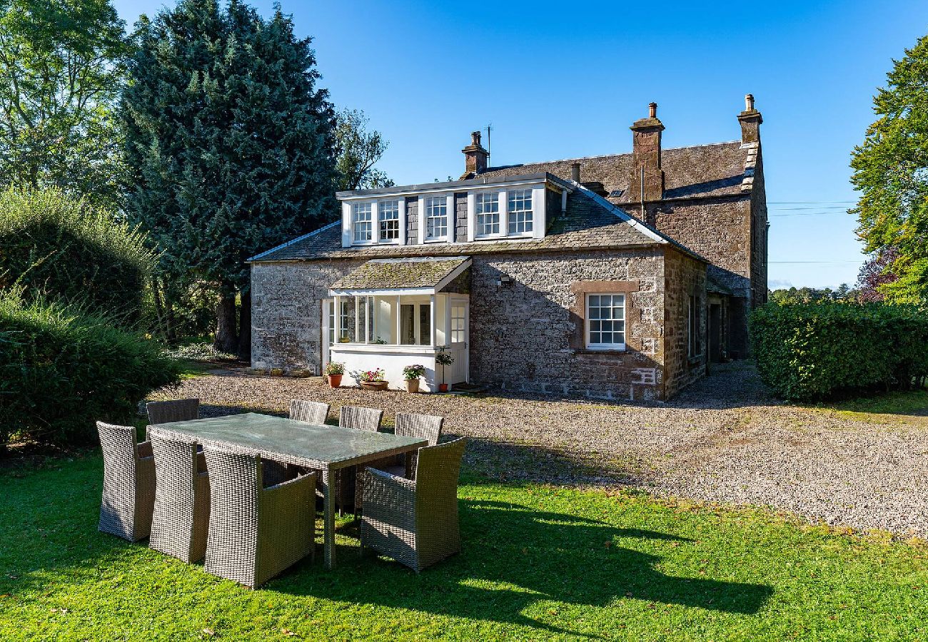 House in Eassie - Kirkgate Cottage