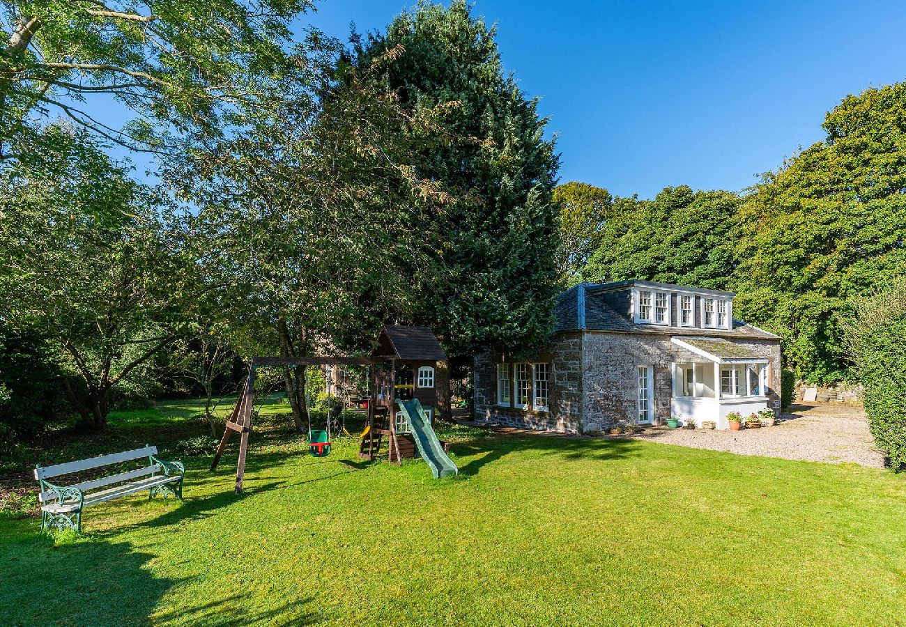 House in Eassie - Kirkgate Cottage
