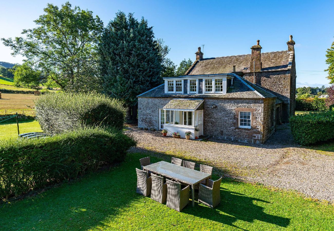 House in Eassie - Kirkgate Cottage