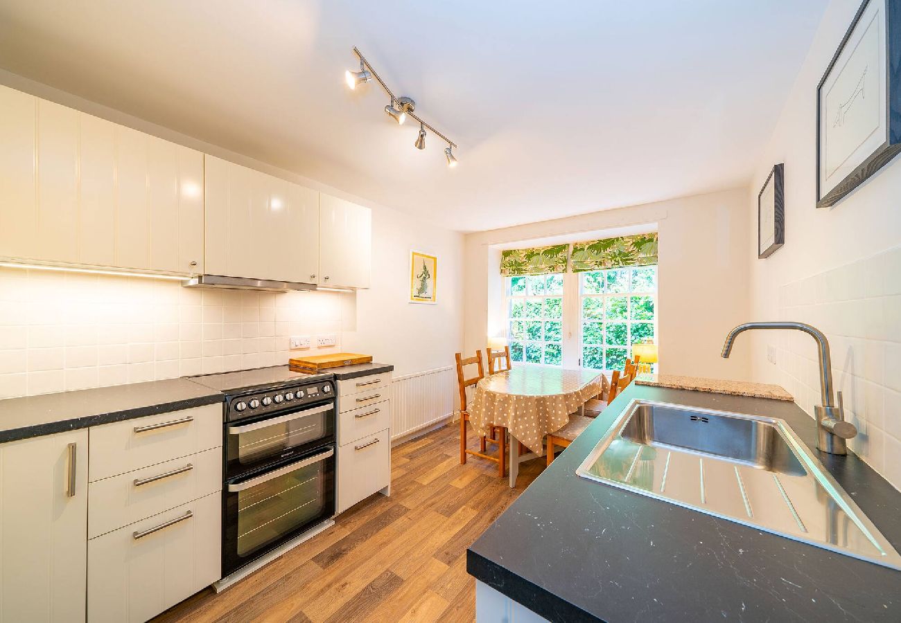 House in Eassie - Kirkgate Cottage