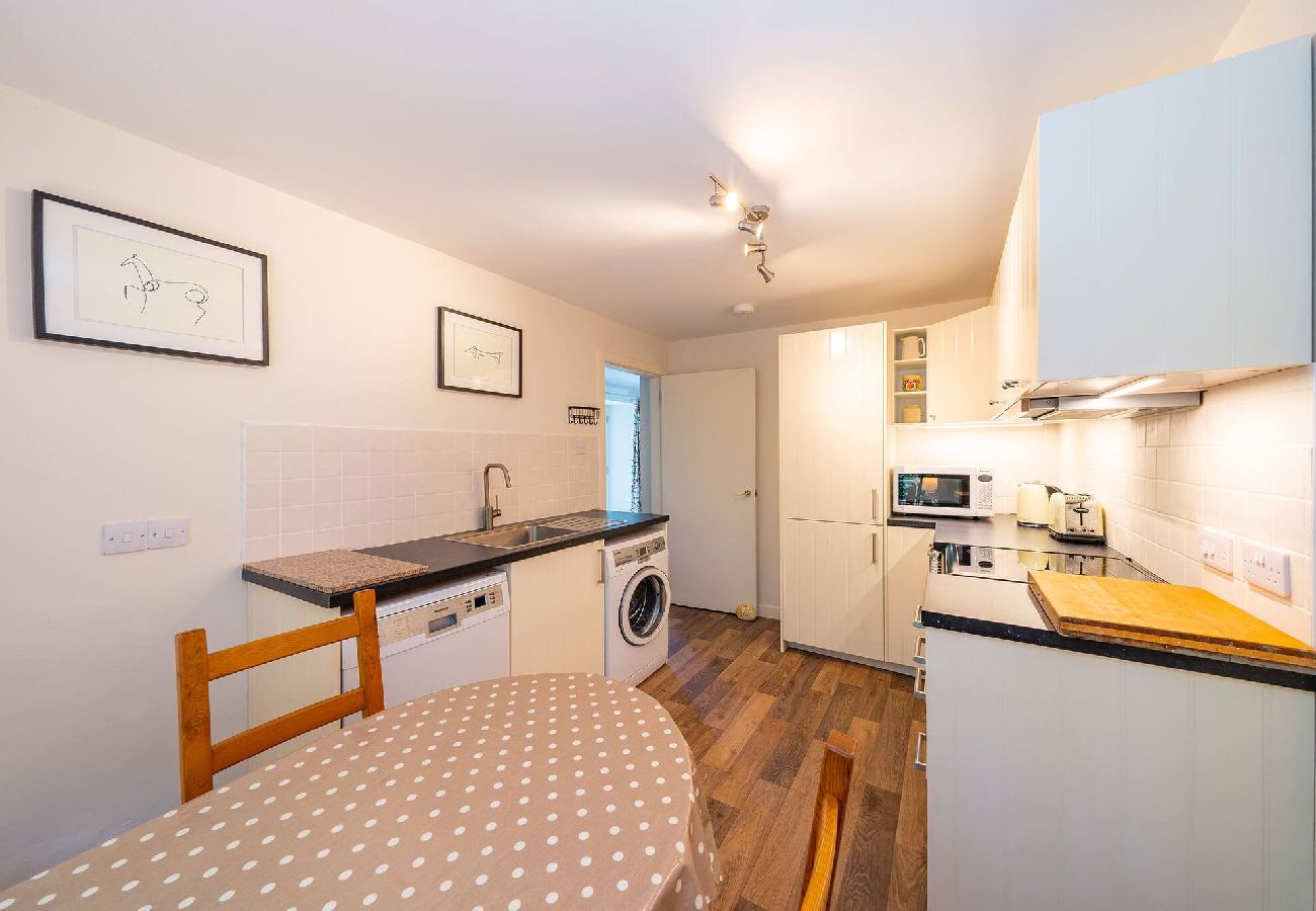 House in Eassie - Kirkgate Cottage