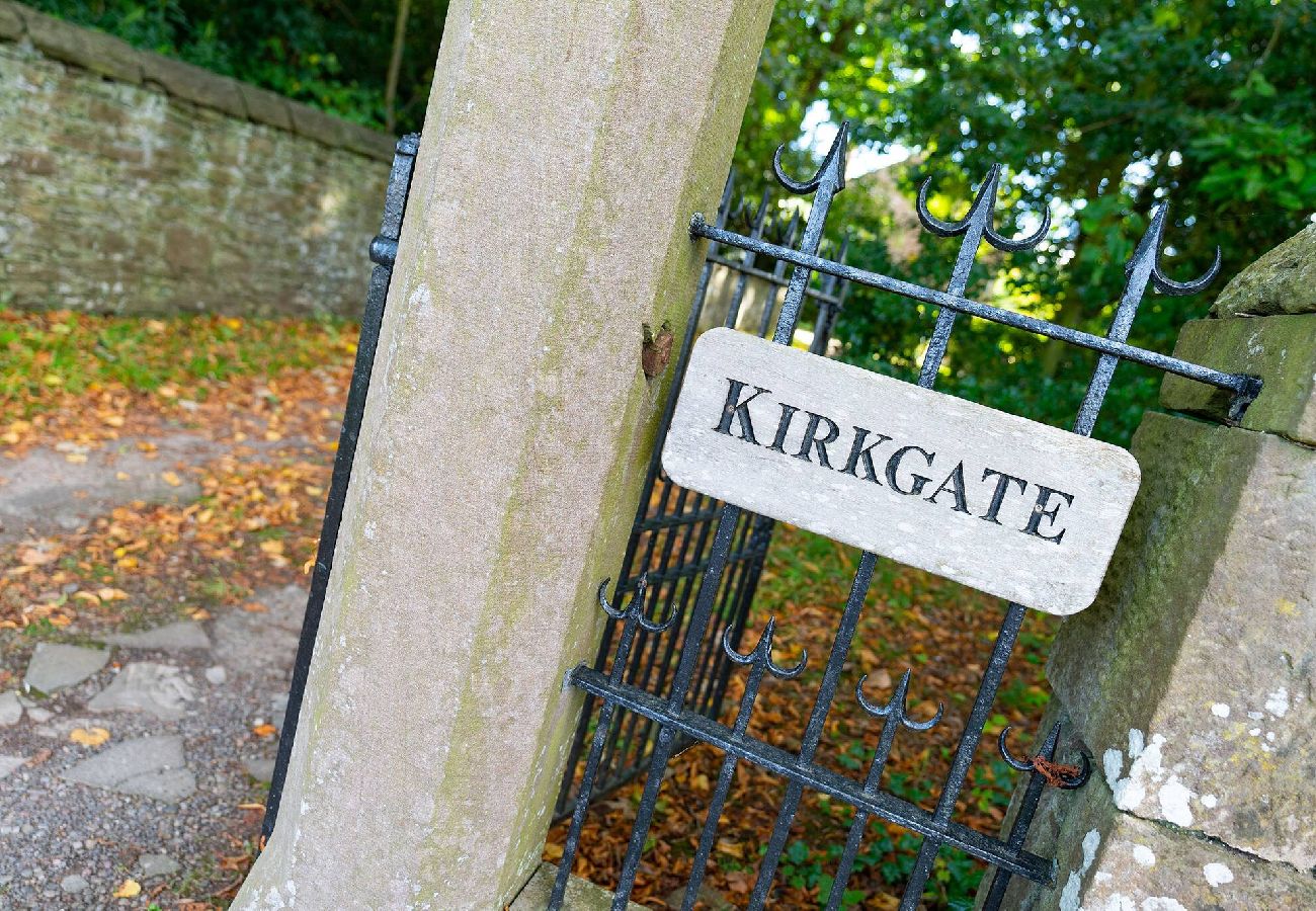 House in Eassie - Kirkgate Cottage