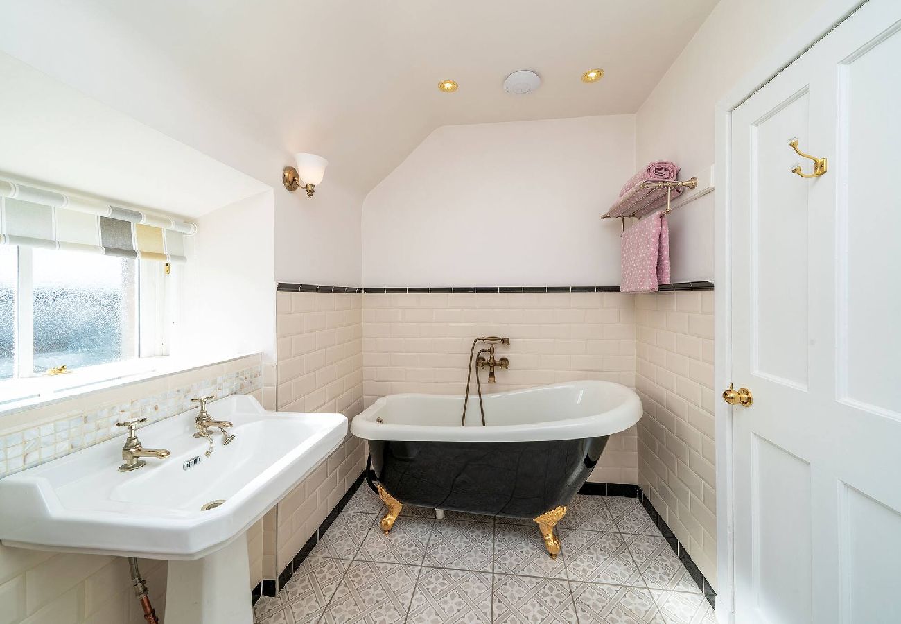 House in Kirriemuir - Thrums Cottage