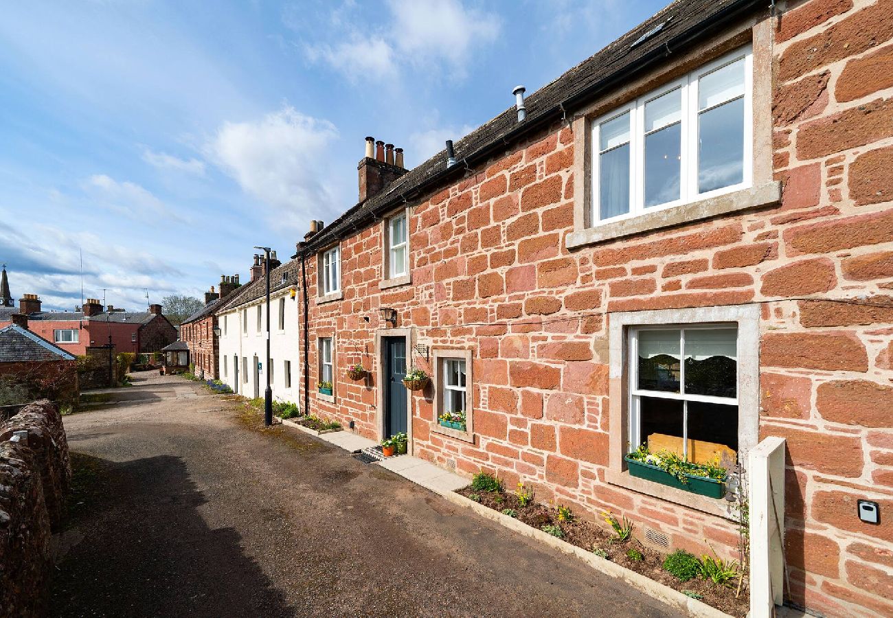 House in Kirriemuir - Thrums Cottage