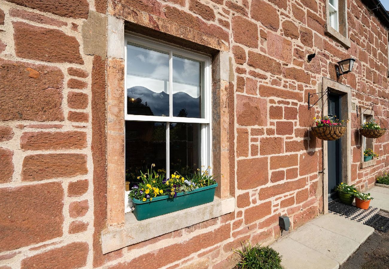 House in Kirriemuir - Thrums Cottage