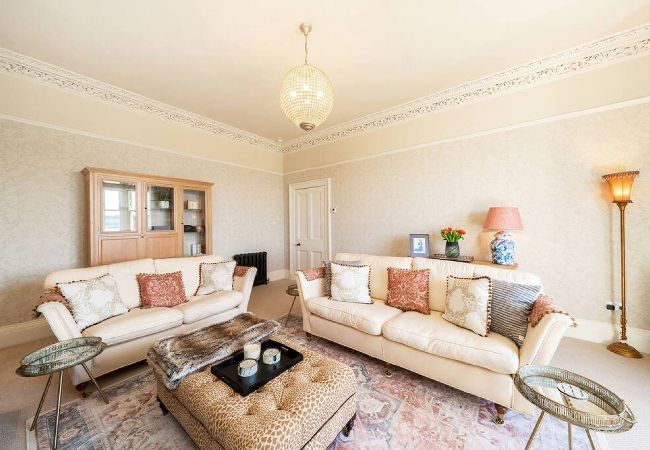 Villa in Broughty Ferry - Villa by the Sea; Escape the Ordinary Villa in Broughty Ferry - Villa by the Sea; Escape the Ordinary