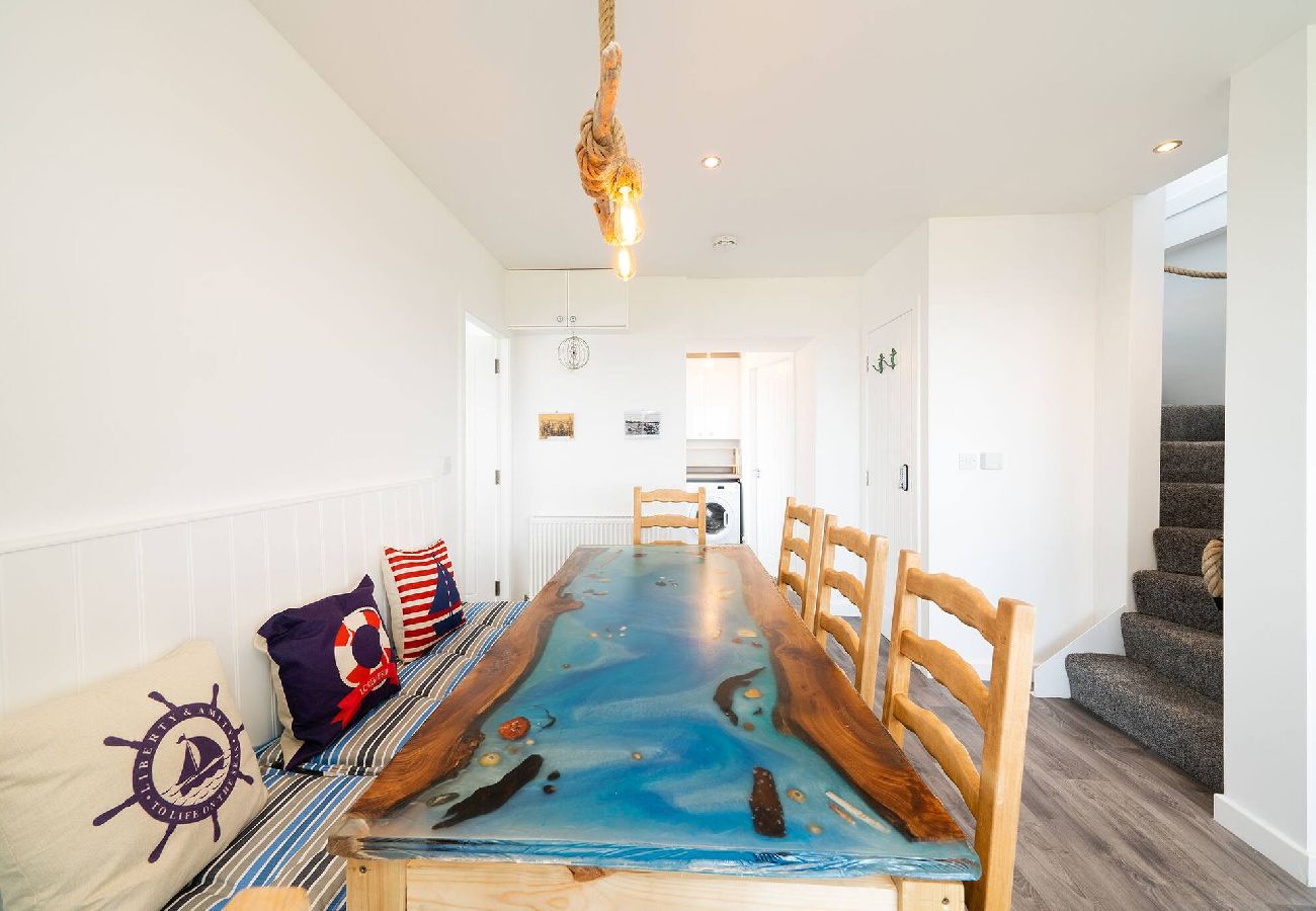 House in Westhaven - The Beach Boathouse