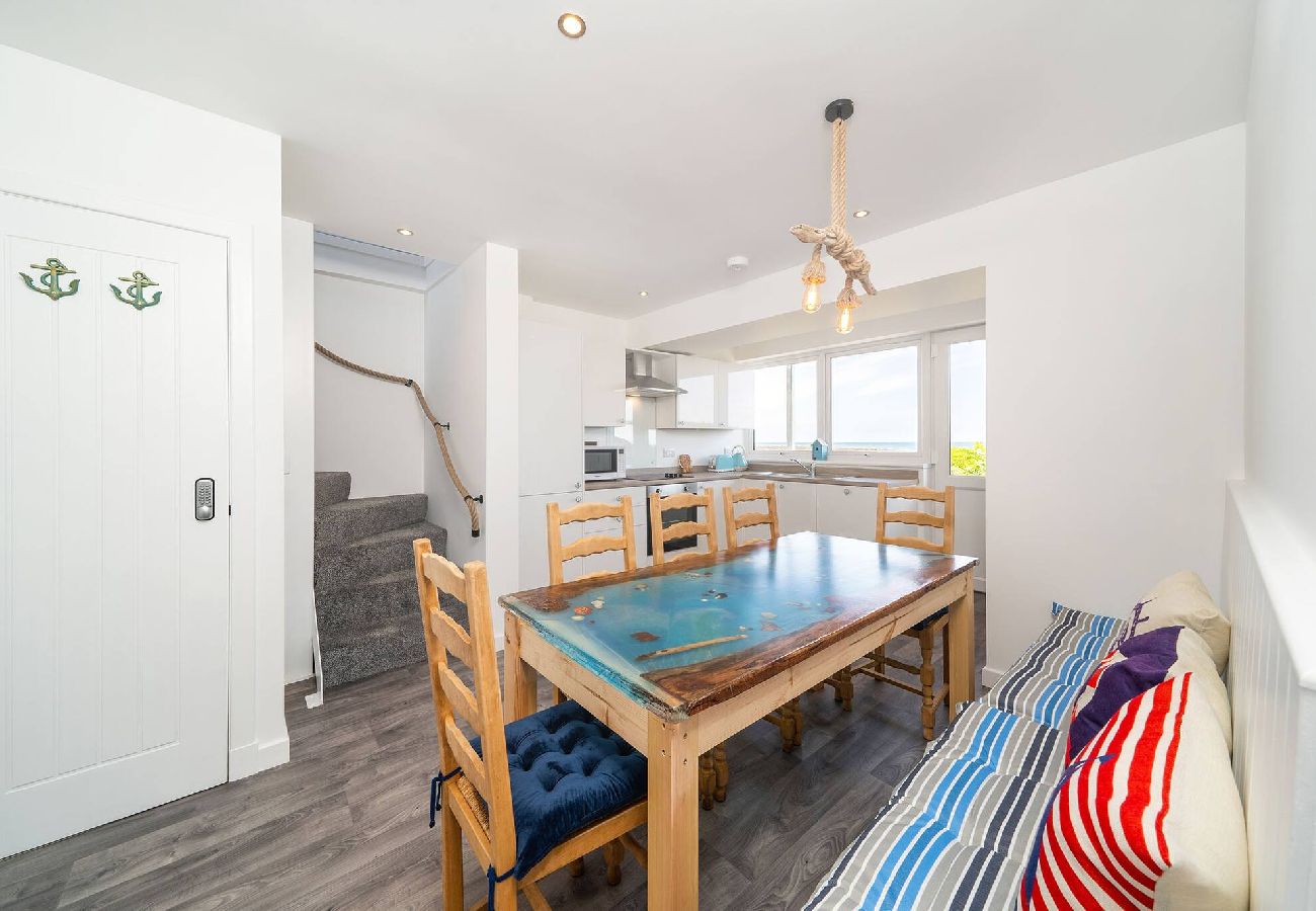 House in Westhaven - The Beach Boathouse