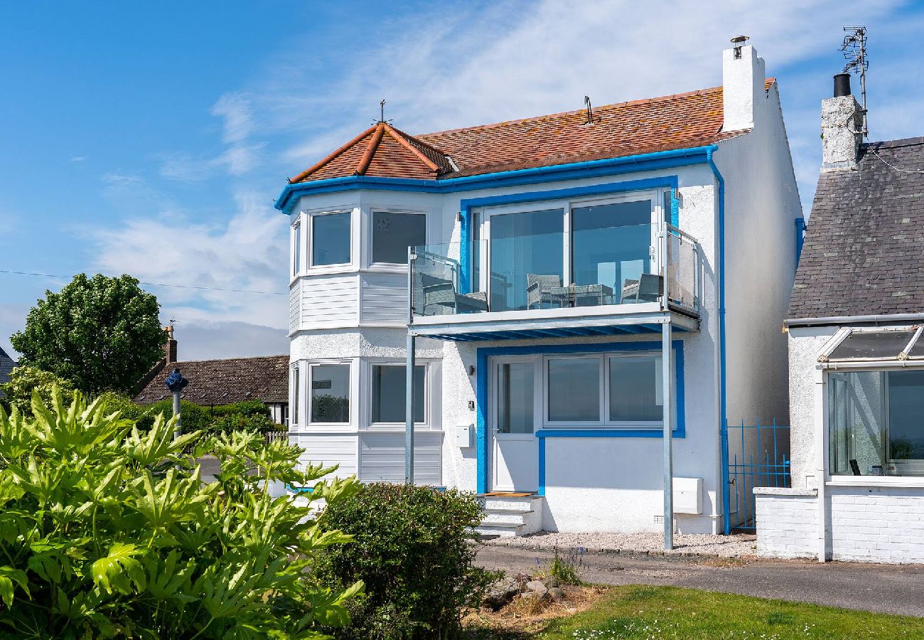 House in Westhaven - The Beach Boathouse