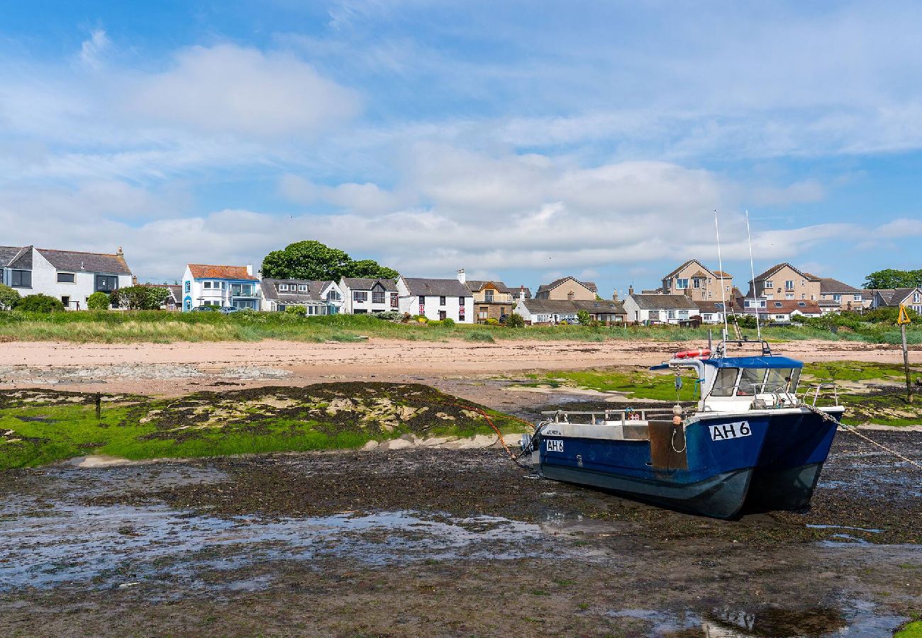 House in Westhaven - The Beach Boathouse