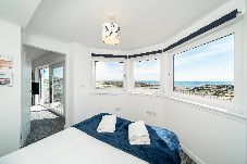 House in Westhaven - The Beach Boathouse - Seaside Retreat