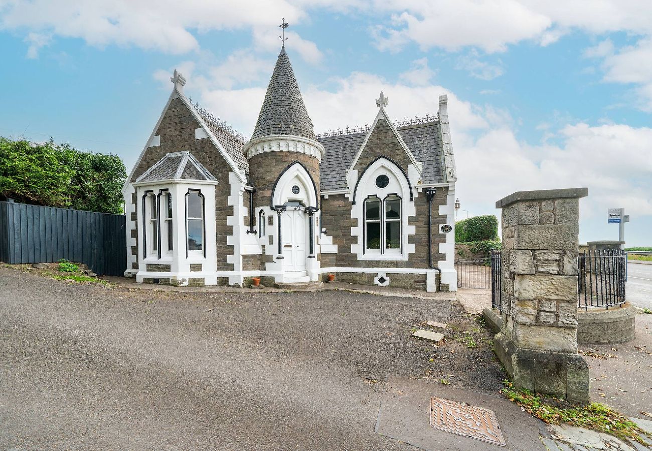 House in Broughty Ferry - The Gate Lodge