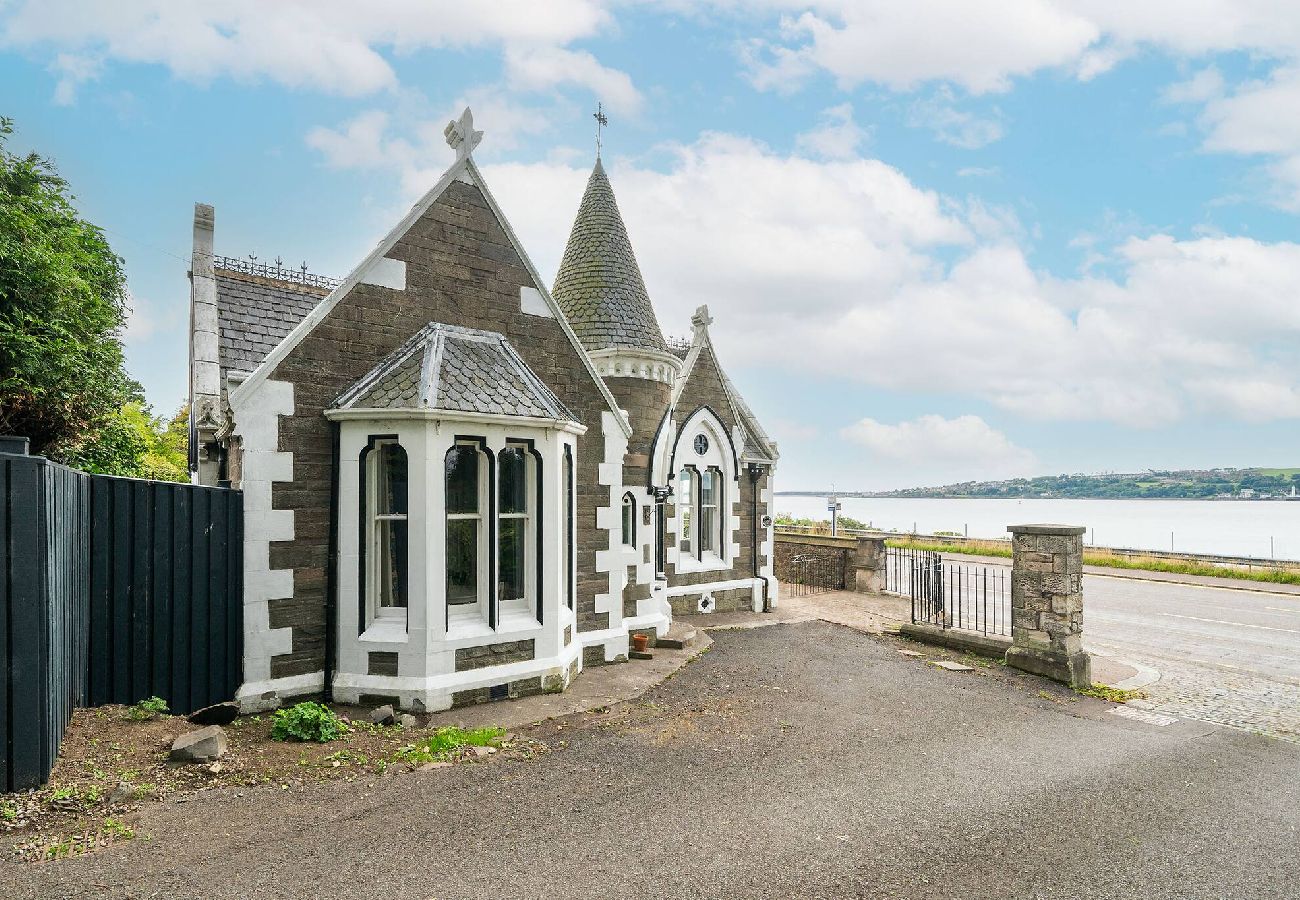 House in Broughty Ferry - The Gate Lodge
