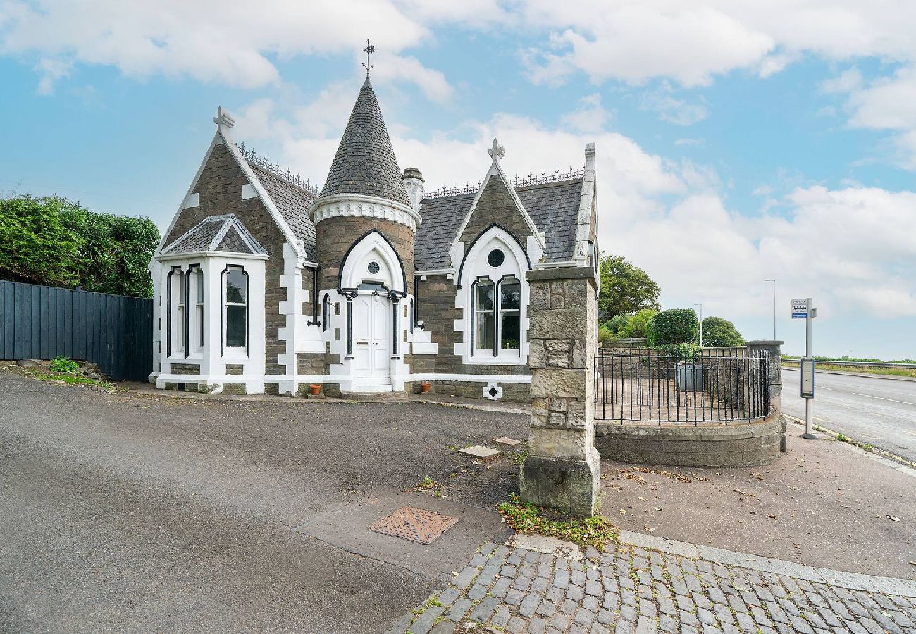 House in Broughty Ferry - The Gate Lodge