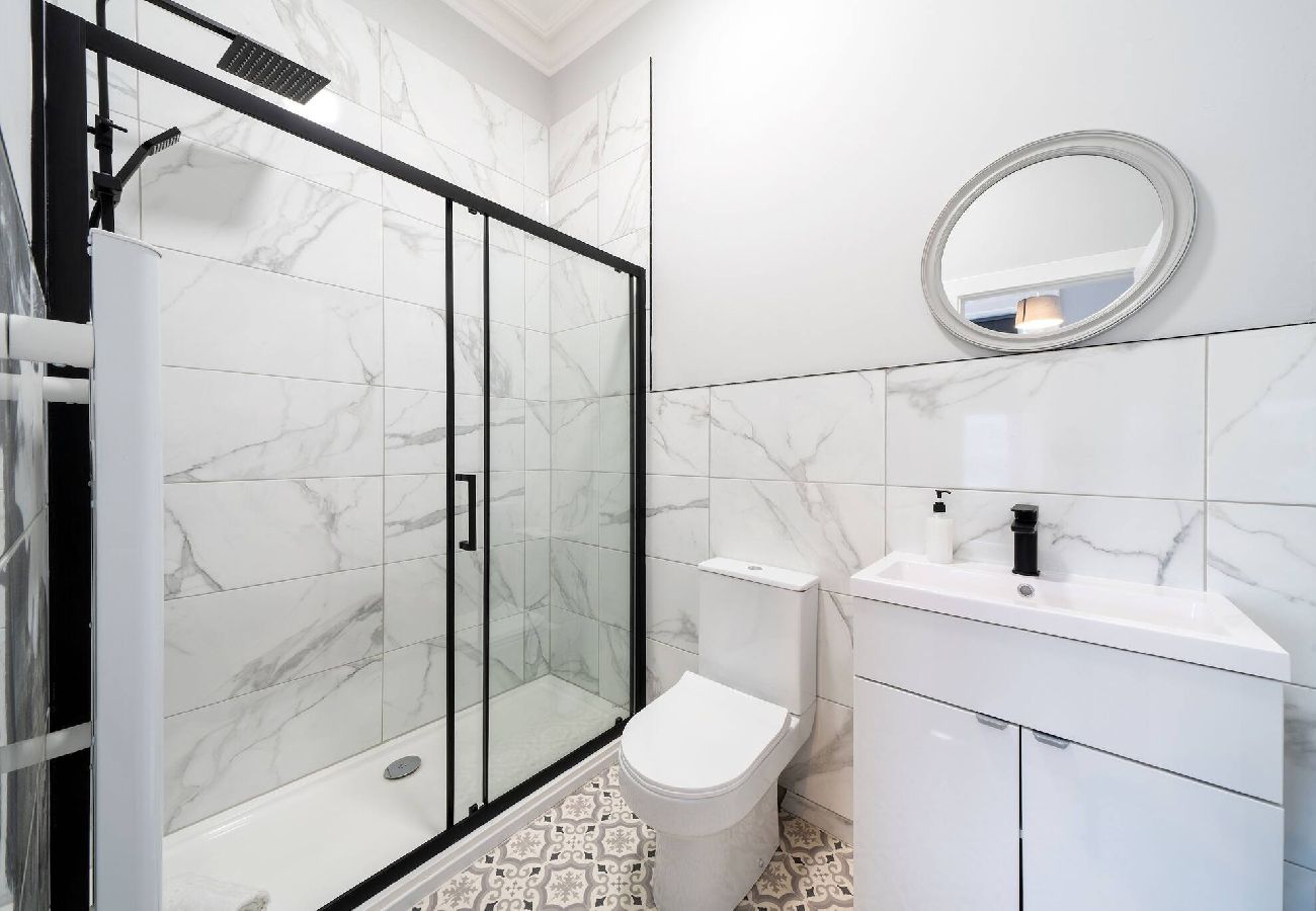 Apartment in Montrose - Lochside Apt C