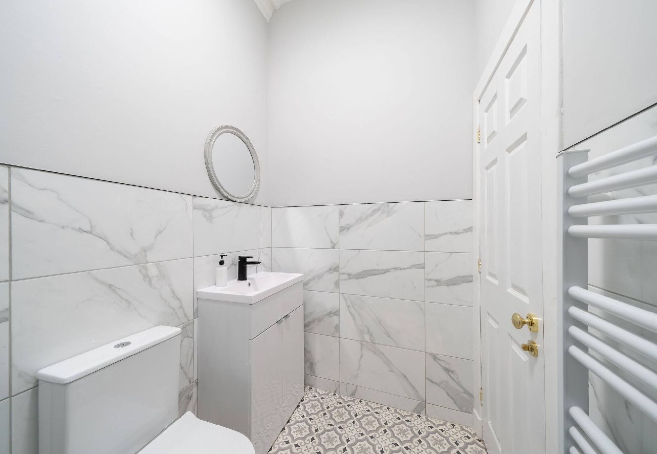 Apartment in Montrose - Lochside Apt C