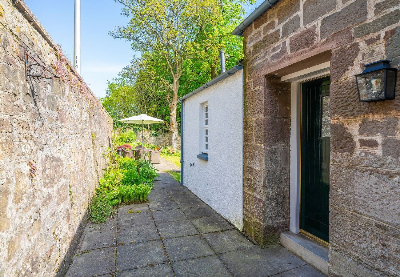 House in Dundee - Binrock Lodge