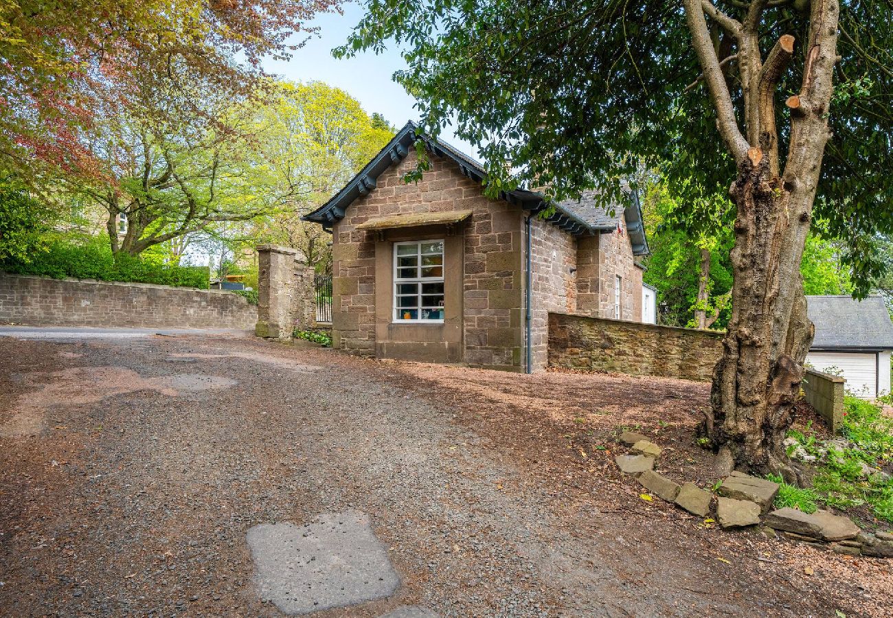 House in Dundee - Binrock Lodge