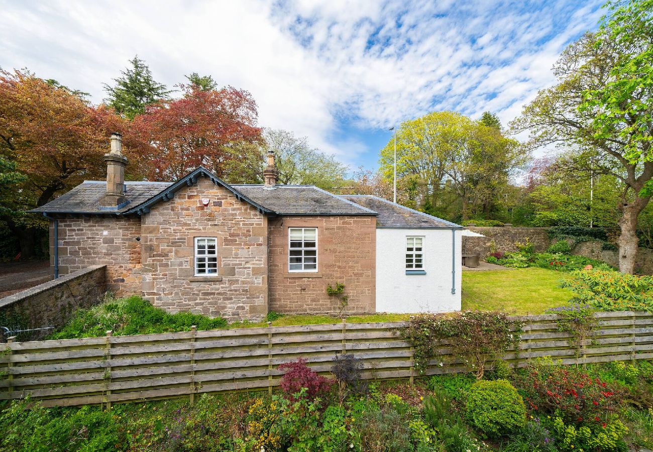 House in Dundee - Binrock Lodge