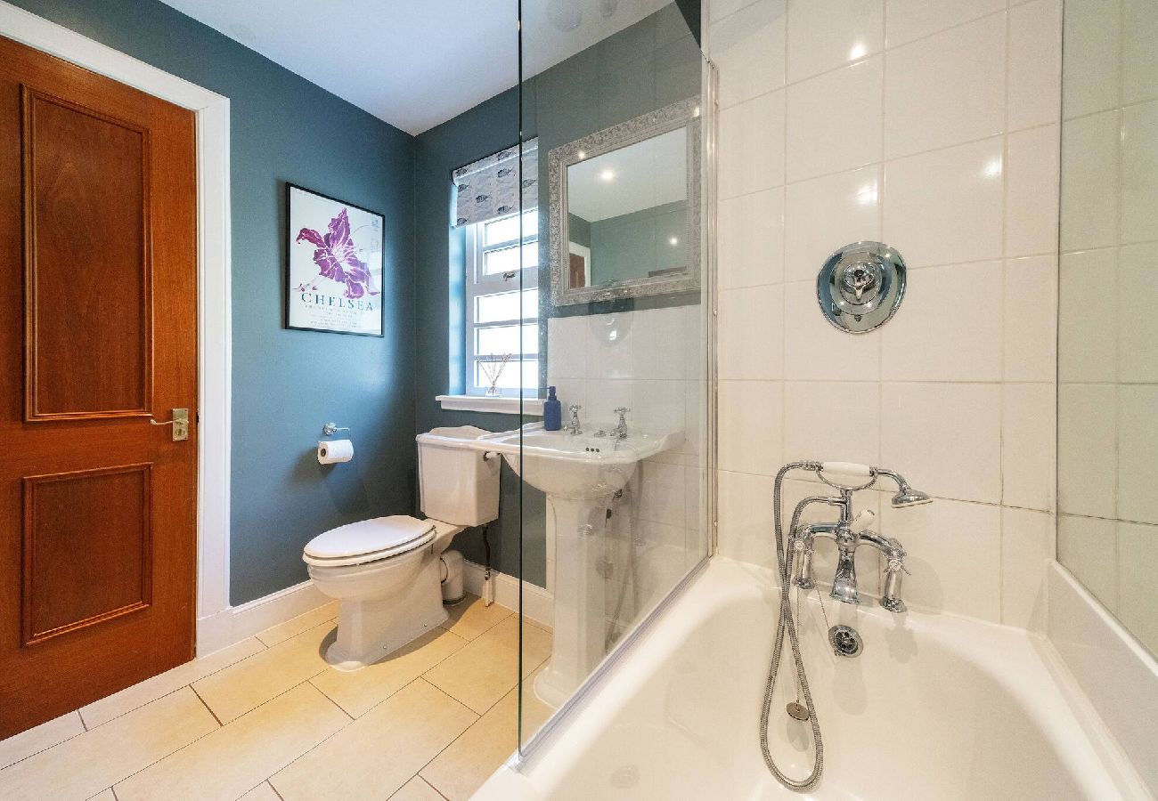 House in Dundee - Binrock Lodge