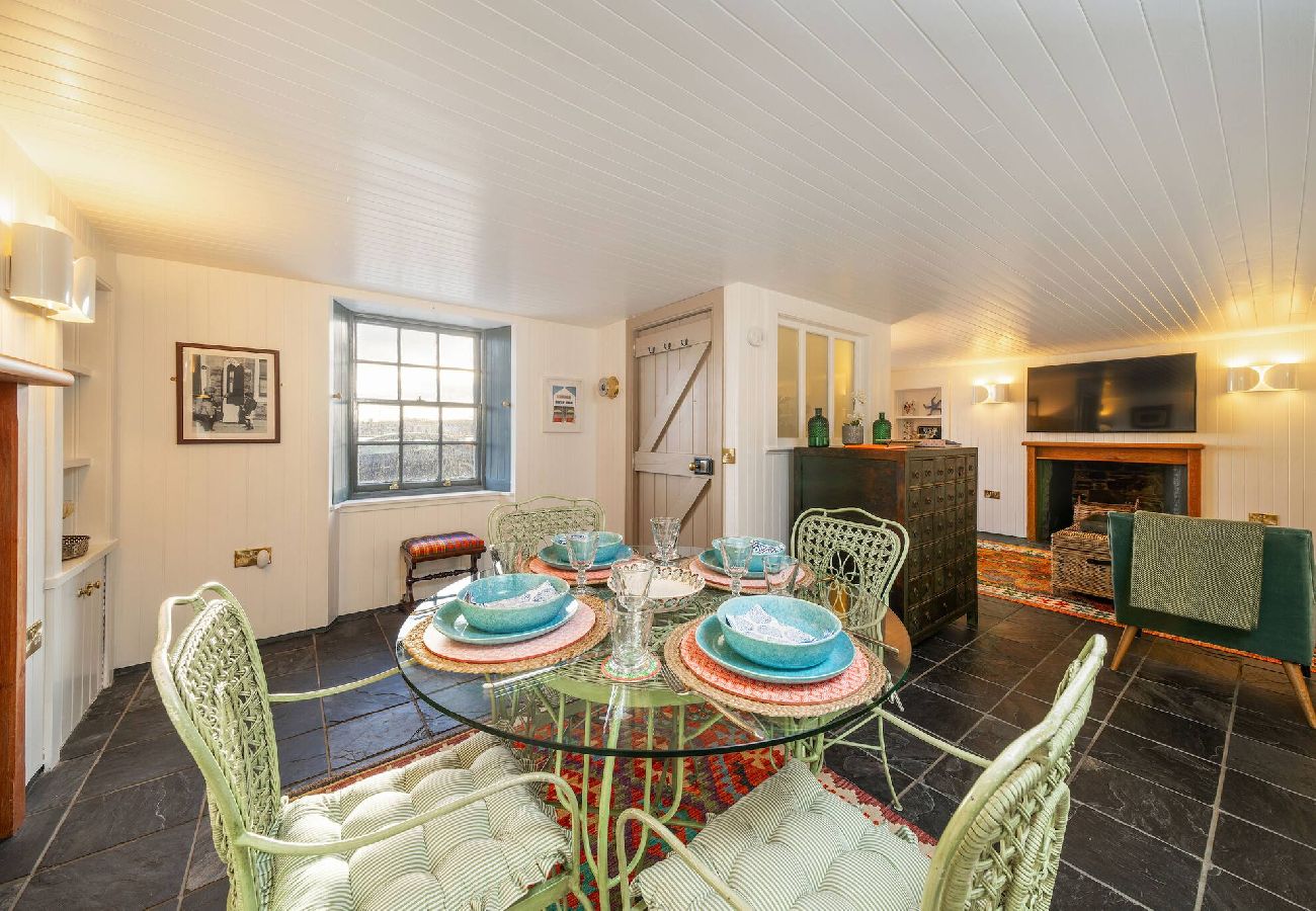 House in Broughty Ferry - Barometer Cottage
