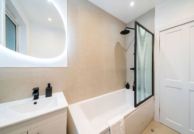 House in Broughty Ferry - Taigh Tatha - Spacious & Stylish 3 Bed House in Broughty Ferry - Taigh Tatha - Spacious & Stylish 3 Bed