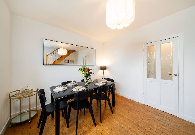 House in Broughty Ferry - Taigh Tatha - Spacious & Stylish 3 Bed House in Broughty Ferry - Taigh Tatha - Spacious & Stylish 3 Bed
