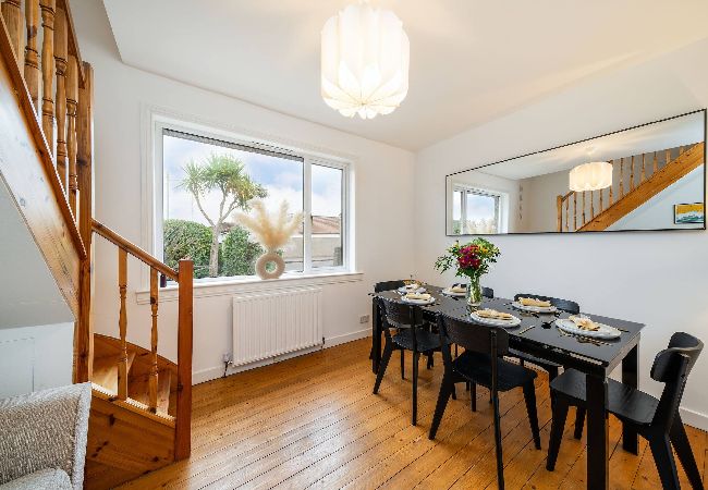 House in Broughty Ferry - Taigh Tatha - Spacious & Stylish 3 Bed House in Broughty Ferry - Taigh Tatha - Spacious & Stylish 3 Bed