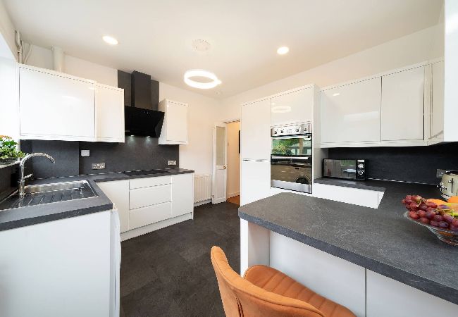 House in Broughty Ferry - Taigh Tatha - Spacious & Stylish 3 Bed House in Broughty Ferry - Taigh Tatha - Spacious & Stylish 3 Bed