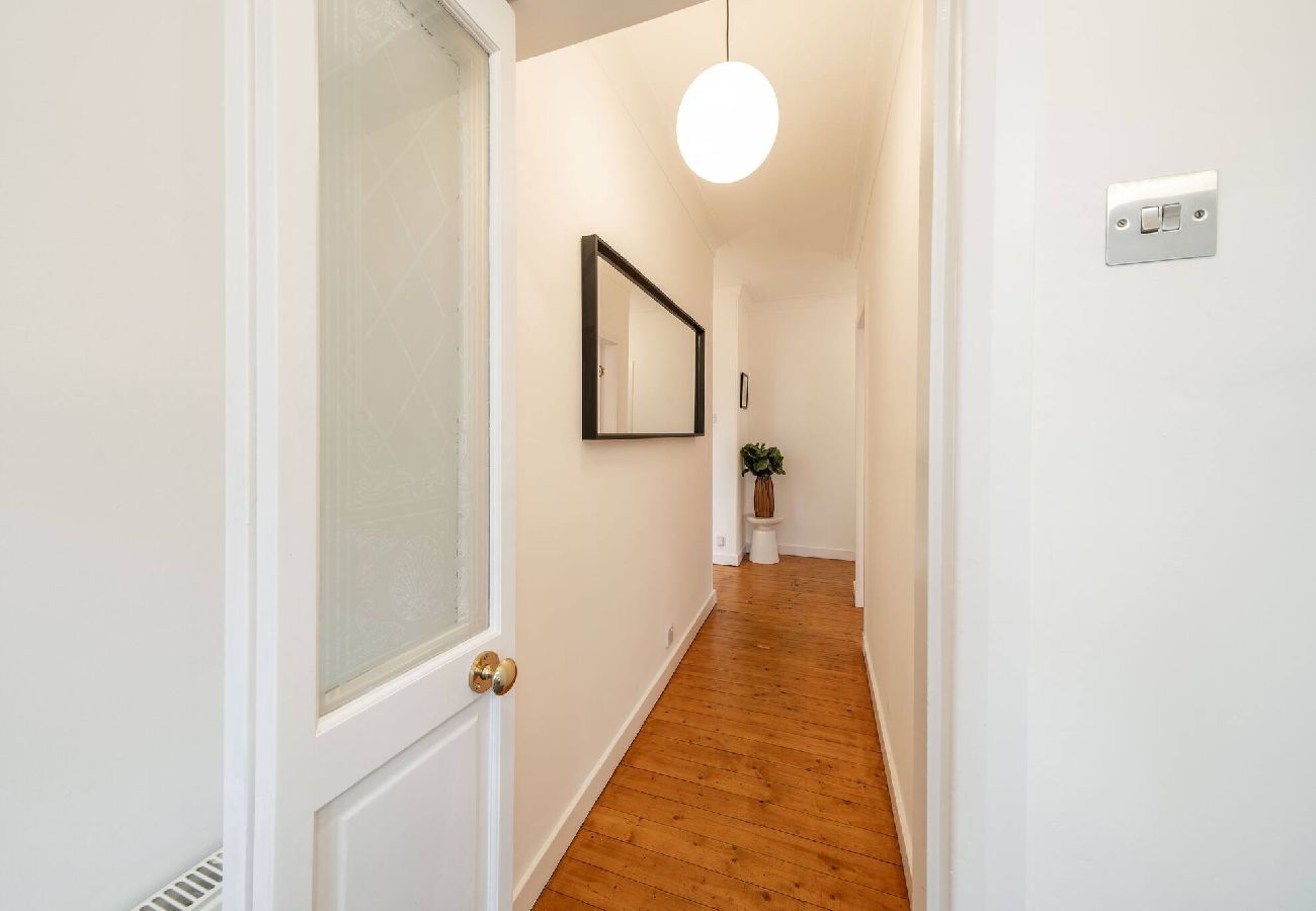 House in Broughty Ferry - Taigh Tatha