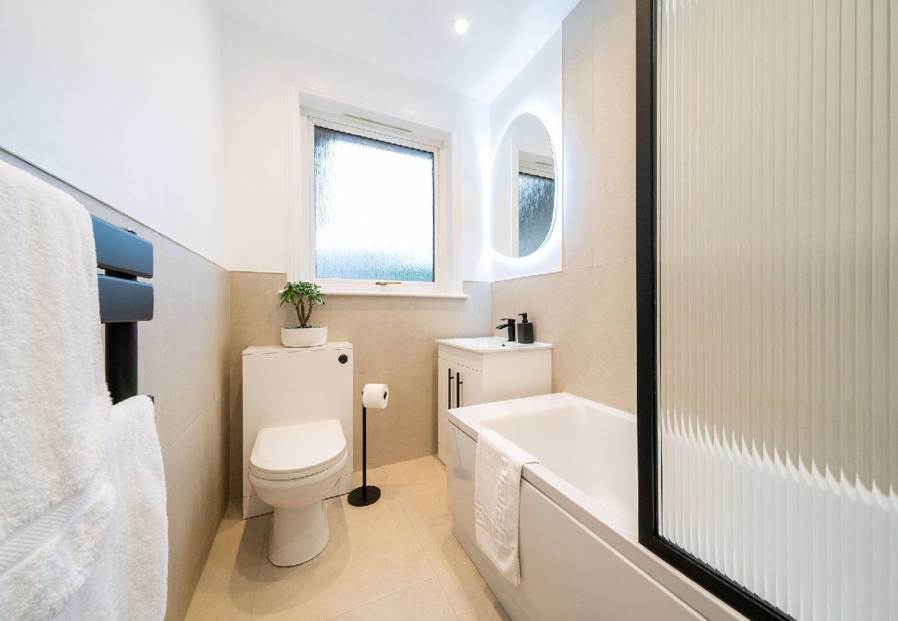 House in Broughty Ferry - Taigh Tatha