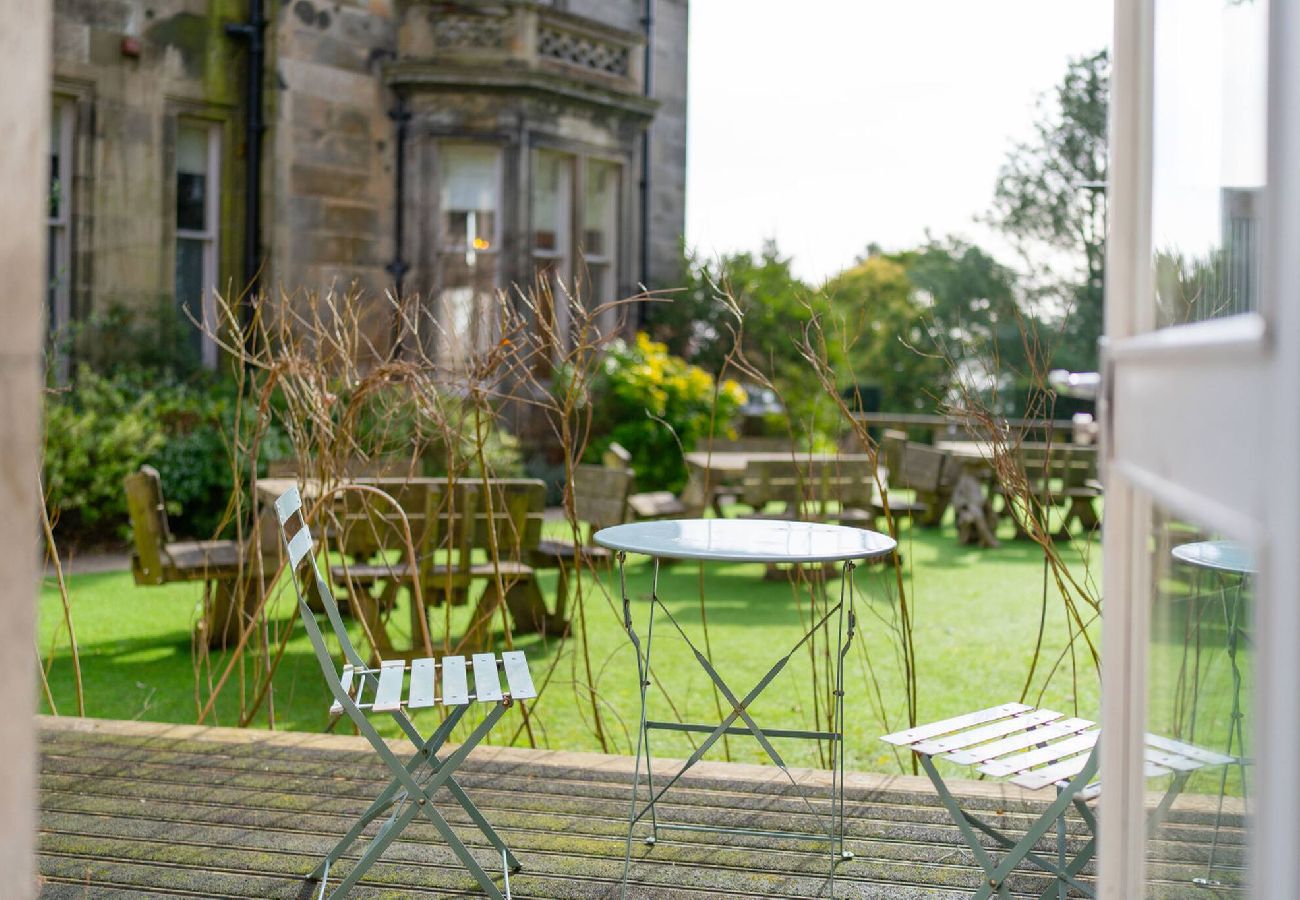 Apartment in Dundee - Taypark Garden View Apartment