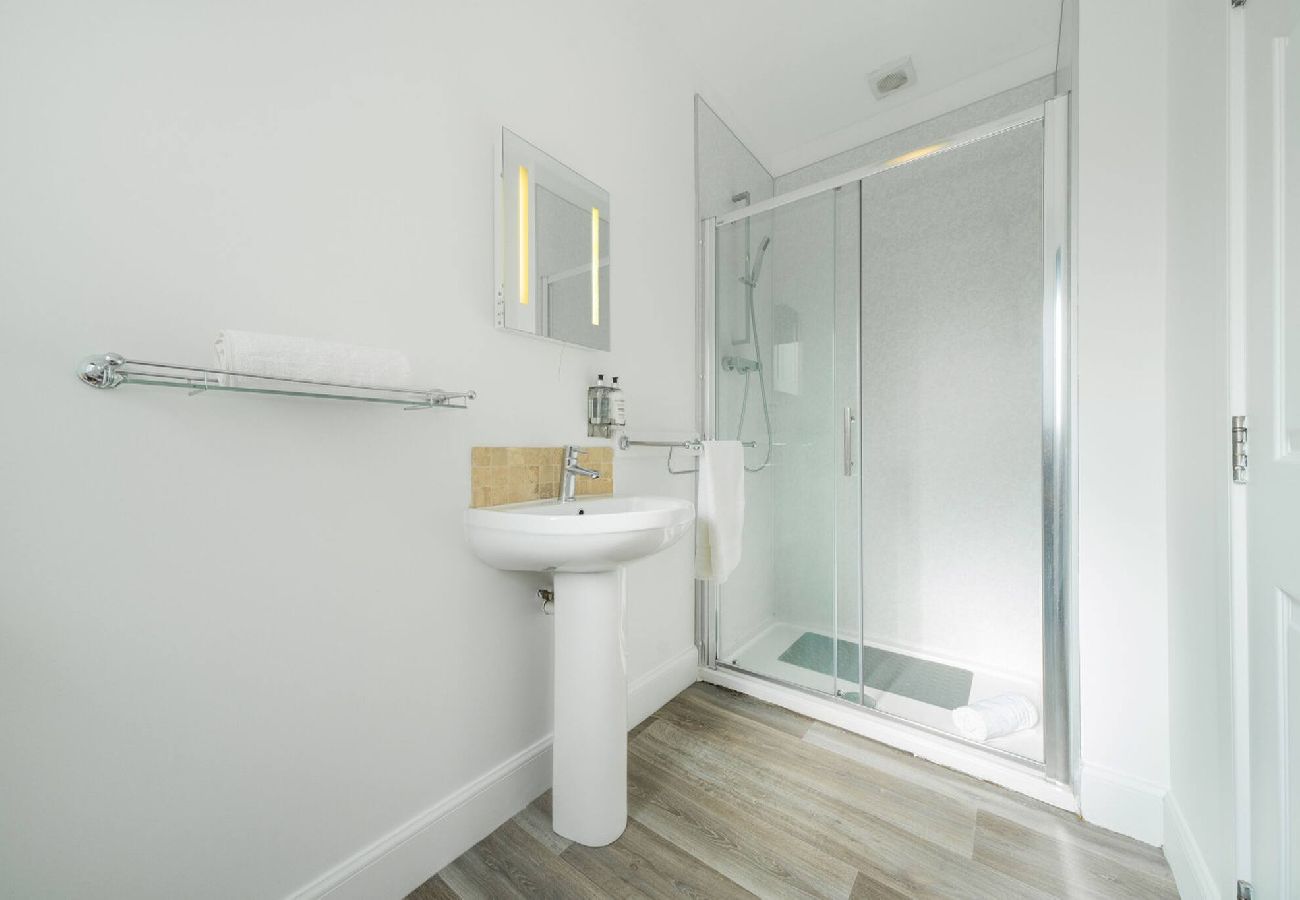 Apartment in Dundee - Taypark Garden View Apartment