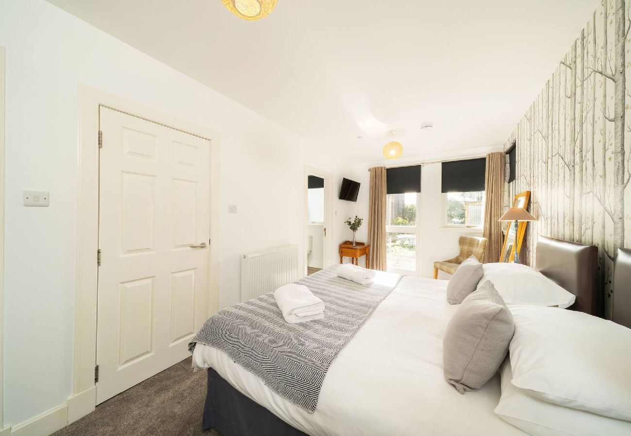 Apartment in Dundee - Taypark Garden View Apartment