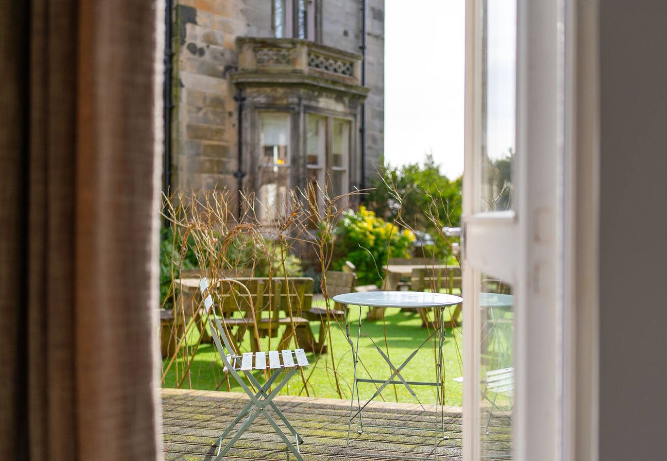Apartment in Dundee - Taypark Garden View Apartment