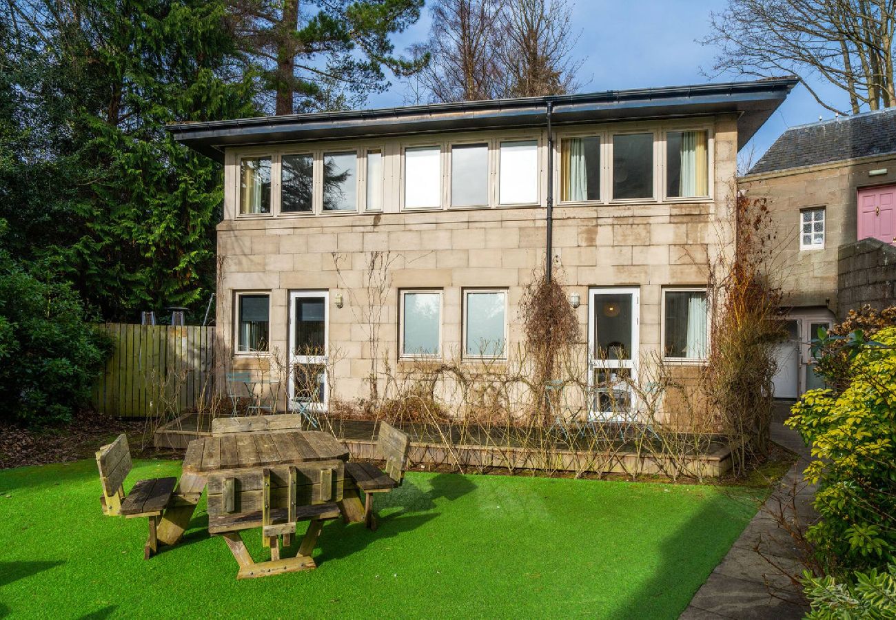 Apartment in Dundee - Taypark Garden View Apartment